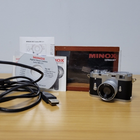 Minox‎ DCC Leica M3 2.1 mp Digital Subminiature Camera Display Case Spy Grey - Picture 1 of 7